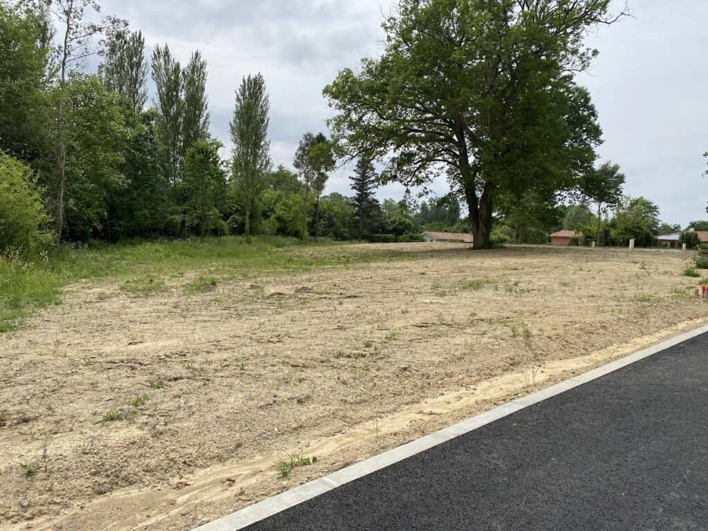 Terrain de 1628m2 à 196000€ à vendre sur Cazères-sur-l'Adour (40800)